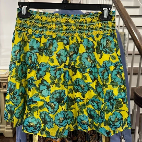 Alice + Olivia Aisha Gatherer Tiered Floral Mini Skirt - Picture 3 of 10